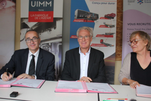 « L’UIMM Nièvre/Yonne et France Travail ont signé le renouvellement de leur contrat de service d’une durée de deux ans supplémentaires afin de renforcer leur coopération face au défi des besoins en recrutement dans l’industrie. Les deux acteurs s’engagent à améliorer l’information sur les opportunités proposées par le secteur, tant en termes d’offres d’emploi, de la réalité et de l’évolution des métiers, de leur rémunération et des perspectives de carrière... ».