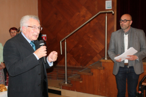 « Créateur de chorales et co-titulaire des orgues de Joigny, c’est le prolixe Yves AUDARD qui a ouvert le bal de la remise des 18 médailles de la Ville de Joigny, lundi soir, à ses meilleures ambassadrices et meilleurs ambassadeurs. Une cérémonie présidée par l’édile Nicolas SORET, heureux d’honorer les administrés faisant rayonner la ville… ».