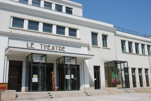 « Après plusieurs semaines de fermeture, le théâtre d’Auxerre rouvre ses portes pour un ultime tour de piste avec quatre soirées composées autour de plusieurs œuvres. Dès le 16 juin, les férus de culture pourront réserver leurs billets… ».
