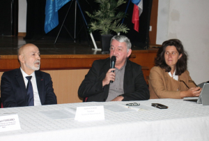 « Le conseiller départemental de l’Yonne et maire de Leugny Gilles ABRY parle de secouer le cocotier pour faire avancer les choses sur notre territoire. Un bel exemple à suivre quand la France fonctionne à deux vitesses en matière d’endettement des communes… ».