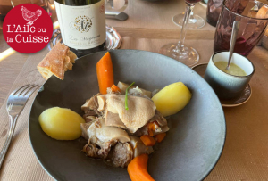 « Des prix doux, une cuisine gourmande et traditionnelle, des produits frais et bien travaillés : les amoureux de la bonne cuisine ne seront pas déçus en découvrant les recettes proposées à « L’Hélix », une auberge bouillon traditionnelle située au bord de la RN 6, du côté de Sens… ».