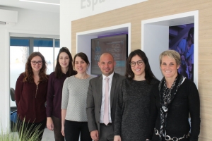 « La Banque Populaire Bourgogne Franche-Comté décline depuis 2015 un concept novateur d’agence commerciale adaptée et simplifiée aux besoins de sa clientèle. Cette somme d’innovations technologiques se découvre dans l’Yonne dans une première structure ouverte en périphérie d’Auxerre à Saint-Georges sur Baulche. D’autres suivront, notamment à Auxerre et à Sens, comme l&#039;a confirmé le directeur régional Yonne Laurent GUEIT. Ces transformations numériques de ces points d’accueil et de vente englobent un vaste programme de modernisation de plus de cent millions d’euros d’investissement consentis par le groupe bancaire… ».