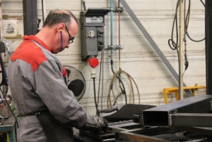 « Les demandes des entreprises affluent comme dans le secteur industriel. La cellule de coordination économique réunie sous l’égide du préfet, à laquelle participe entre autres le délégué général du MEDEF Claude VAUCOULOUX agit en facilitateur pour que les entrepreneurs obtiennent gain de cause au niveau des aides... ».