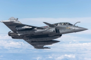 « La présidente de la Région Marie-Guite DUFAY a interpellé la ministre de la Transition écologique et solidaire Elisabeth BORNE à propos du projet d’extension des couloirs de survol à basse altitude de l’Armée de l’air. Un projet qui menace le développement de l’éolien… ».