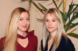 « Cyrielle AUGEAT-MALTER, à gauche, et Fanny VIAUT, à droite, ont débuté la nouvelle phase de transformation de l’agence COMMUNIK &amp; VOUS dès le 19 février. En privilégiant la cogérance et l’association plutôt que d’embaucher un simple collaborateur, Fanny VIAUT, créatrice du concept, souhaite impulser davantage d’implication et de souplesse dans le mode opératoire de l’entreprise au service de leurs clients. Un choix qui pourrait s’avérer pertinent pour cette jeune structure qui fêtera ses cinq années d’existence la saison prochaine… ».