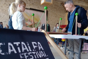 « Tout le monde sur le pont ! Les collaborateurs de l’agence Yonne Tourisme et leurs partenaires de « Famil’Yonne » se mobiliseront durant les trois journées du festival CATALPA pour promouvoir les beautés du département ».