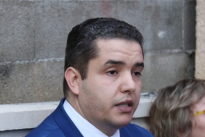 « Le conseiller municipal démissionnaire, chantre de la société civile et tête de liste d’Auxerre, ensemble pour un avenir meilleur » avec laquelle il avait obtenu près de 3 % des votes a choisi l’option écologiste pour le second tour des municipales… ».