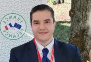 « Impliqué dans les sujets de l’emploi, de la formation et de l’insertion, à l’écoute des quartiers populaires, Mourad YOUBI vient de signifier son ralliement à la liste écologiste « Auxerre avec Vous » portée par la double candidate aux élections législatives, Florence LOURY… ».