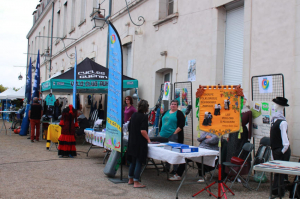 «  Le premier Forum des Association organisé par la Ville d’Auxerre a bénéficié d’un cadre de prestige pour accueillir les 150 exposants et leur public : celui de l’abbaye Saint-Germain… ».