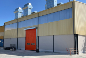 « L’art et la manière d’innover se décline dans bon nombre de domaines chez CHAROT ! C’est une façon de poursuivre des initiatives en faveur de l’environnement tout en développant le chiffe d’affaires sur des marchés clairement établis. Grâce à ce nouveau bâtiment de 550 mètres carrés, Pascal CHAROT veut faire du grenaillage et de l’activité peinture les fers de lance destinés au marché des réservoirs spéciaux de 3 000 litres… ».