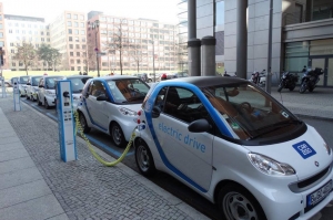 « Profitant du Salon AUTONOMY de Paris, la Communauté d’intérêt MOVIN’ON portée par la MACIF et une douzaine de grandes entreprises ont dévoilé le rendu de leur rapport consacré au déploiement et à l’utilité des véhicules autonomes. La mobilité inclusive et durable, nouvel enjeu de société ? ».