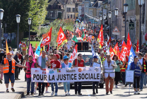 « Il y a eu des tensions mais pas de heurts. Plus d’un millier de manifestants ont répondu à l’appel de l’intersyndicale lors de la journée de mobilisation du 18 septembre à Auxerre. Avec un seul mot d’ordre : désapprouver l’action politique du chef de l’Etat… ».