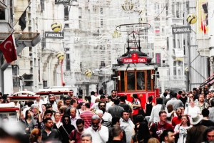 « Si les relations politiques avec la Turquie de Recep ERDOGAN sont devenues quelque peu conflictuelles, des liens d’amitié unissent les deux peuples dont près de 650 000 ressortissants sont accueillis dans l’Hexagone… Vu d’Istanbul, les produits français sont loin d’être boycottés par les consommateurs…».