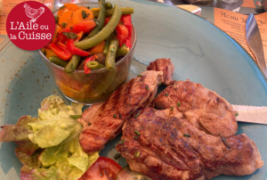 « Il est bon de venir se restaurer à la brasserie du Plat d’Etain près du marché de Sens. L’ambiance y est conviviale, le service aimable et la cuisine sympathique à bien des égards. Une table à recommander ! ».