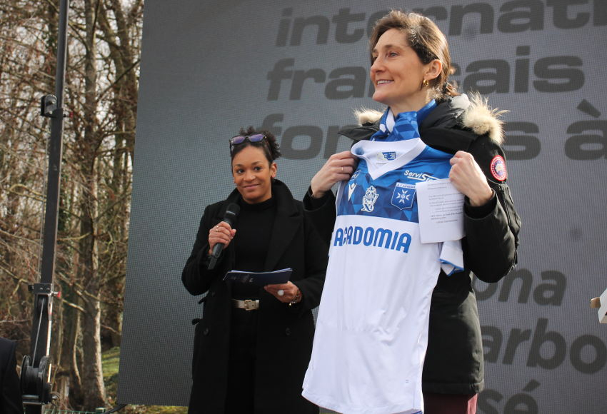 La ministre des Sports se déplace à Auxerre en mode « trois en un » : Amélie OUDEA-CASTERA fière de l’AJA et de ses valeurs
