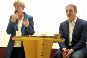 « Il ne briguera pas de troisième mandat à la tête de la municipalité de Grenoble et pourtant il est venu donner sa vision des choses en qualité d’invité vedette du meeting de campagne de la candidate écologiste, Florence LOURY. Maire de Grenoble, Eric PIOLLE est venu prêcher la bonne parole auprès des militants auxerrois… ».