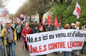 « Plus de 250 personnes ont manifesté contre le racisme lors de la Journée internationale pour l’élimination de la discrimination raciale dans les rues d’Auxerre, ce samedi. Un cortège qui avait sorti des pancartes aux messages parfois liées à l’actualité judiciaire icaunaise… ».