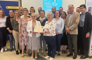 « La 7ème édition de « La Soupe des Chefs » organisée par le Lions Club Auxerre Phoenix se déroulera ce dimanche 09 novembre de 9h30 jusqu’à épuisement des stocks sur la Foire Saint-Martin d&#039;Auxerre. Un second stand est déployé devant l’hôtel de ville. Cet événement convivial et solidaire mettra à l’honneur les talents culinaires icaunais au profit de la structure associative « Enfants Cancer Santé » … ».