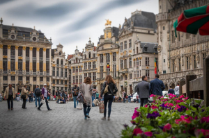 « A l’instar de nos voisins belges, et si nous nous passions de gouvernement pendant un an et plus jusqu’aux échéances présidentielles de 2027 ?! Impossible n’est pas Français ! ».