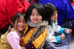  « Qui est légitime pour définir ce qui compte le plus pour évaluer le bonheur du citoyen ? Le Bhoutan a su trouver une autre voie de gouvernance avec un meilleur partage des richesses, applicable depuis 1972… ».