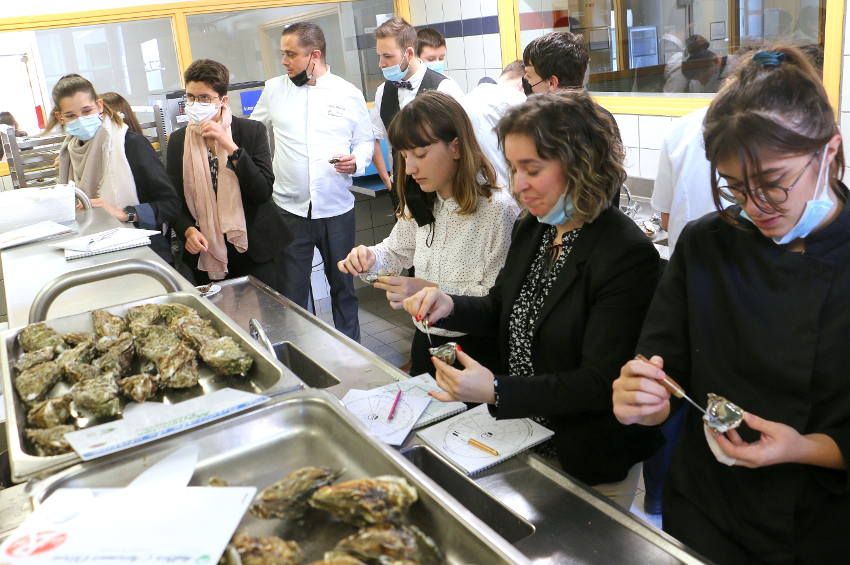 Master class spécial huîtres à Vauban : « Fine de claire » et « Pousse de claire » n’ont plus de secrets pour les élèves