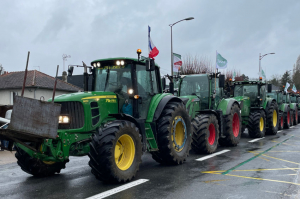 « Ce jeudi 22 mai, aux alentours de la préfecture de l’Yonne à Auxerre vers 20 heures, il y aura une certaine effervescence à la suite de l’appel de deux syndicats professionnels de la filière agricole (FDSEA et JA) à venir manifester contre les promesses non tenues du gouvernement… ».