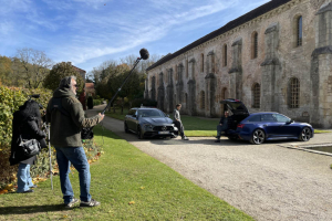 « Ce n’est pas tous les jours que les équipes de BBC Studios viennent tourner un épisode de la fameuse émission « Top Gear » en Bourgogne. C’est fait depuis hier grâce à la précieuse collaboration de Côte d’Or Tourisme. L’agence a travaillé sur ce dossier depuis plusieurs mois… ».