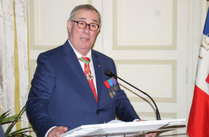 « A 73 ans, le président de la Société des membres de la Légion d’honneur de l’Yonne Baudouin DELFORGE a été promu au rang d’Officier de la distinction nationale il y a quelques jours sur décision du ministère de l’Agriculture et de la Souveraineté alimentaire. Très investi dans le monde agricole et céréalier, le récipiendaire occupe toujours des fonctions importantes au niveau hexagonal et européen au sein de ce corporatisme… ».