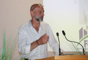 « C’est un échange avec les grands décideurs publics de notre département autour de la thématique du « bâtiment dans l’Yonne » qui sera proposé ce lundi 24 novembre à partir de 11h30 dans les salons du stade de l’abbé Deschamps de l’AJA pour le président national de la FFB, Olivier SALLERON. Il y sera accueilli par le président de la FFB 89, Cyril CHARETIE… ».