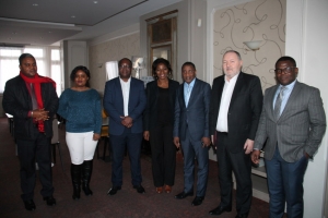 « Le Normandie à l’heure africaine ! Les représentants du CIRADE (Cercle Ivoirien de réflexion et d’action pour le développement) ont eu l’heureuse opportunité de pouvoir rencontrer le temps d’un échange constructif le consul honoraire de leur pays en Bourgogne Franche-Comté, l’entrepreneur auxerrois Philippe TINTIGNAC… ».