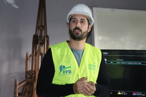 « Une fois ravalée sa déception, le prévôt de la Maison du compagnonnage à Auxerre, Dimitri ANDRIOT, qui a dû procéder à l’annulation des portes ouvertes de son établissement, a mis en place des activités de substitution pour ses apprentis via les nouvelles technologies et le e-learning… ».