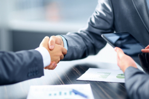 « L’épargne des Français s’est très nettement consolidée durant la crise sanitaire, suscitant des convoitises de l’Etat qui souhaite réinjecter ces fonds dans le circuit de la consommation afin de soutenir la relance…Pour autant, une kyrielle de livrets à des taux peu élevés peuvent attirer l’épargnant dans le schéma classique habituel ».