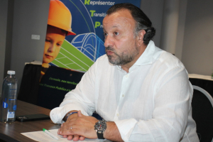 « Ultime devoir d’avant les vacances pour le président de la Fédération Régionale des Travaux Publics de Bourgogne Franche-Comté (FRTP), Vincent MARTIN. Face aux médias invités à Dijon, il a analysé la situation de la filière avant la nouvelle saison qui s’amorce et suggéré des pistes de réflexion qu’il ne manquera pas de glisser aux oreilles des parlementaires dès septembre…En toute vigilance quant à l’avenir du secteur… ».