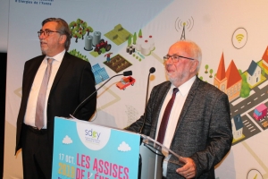 « Ouvrant les Assises du Syndicat départemental d’énergies de l’Yonne (SDEY), accueillies dans sa commune, le maire de MONETEAU Robert BIDEAU a évoqué le projet d’installation d’une centrale photovoltaïque… ».