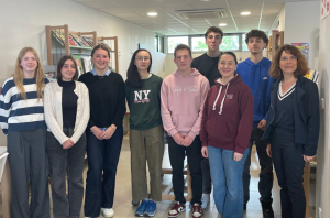 « Avec ses cinq options préparatoires aux concours des écoles supérieures spécialisées, le groupe scolaire Saint-Joseph-la-Salle auxerrois encourage la bosse des études chez ses lycéens, ravis de tenter l’aventure même si elle se déroule les mercredis après-midi ! Une excellente approche pédagogique pour sécuriser la suite de leur cursus… ».