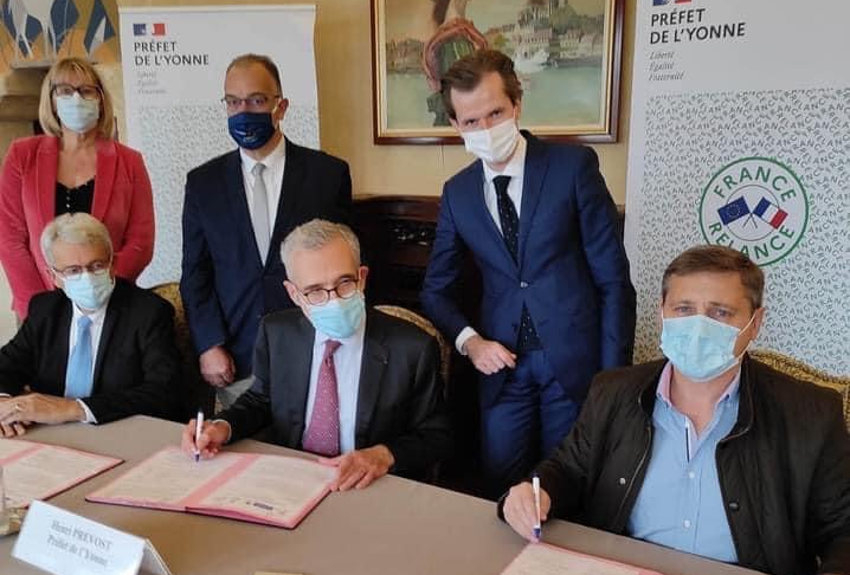 Des signatures qui bétonnent le projet de contournement du sud d’Auxerre : le plan de financement est désormais acté