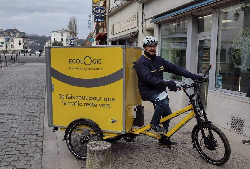Un vélo-cargo électrique livre les colis au cœur de Sens : La POSTE ne rejoue pas un remake du « Triporteur » !