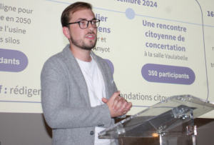 « Les Auxerroises et les Auxerrois ont des idées et l’on fait savoir lors de la rencontre citoyenne datant du 18 décembre 2024 sur le projet de rénovation du quartier Batardeau-Montardoins. Rémi BARRIERE, de l’agence PALABREO, a fidèlement retranscrit en les analysants les desiderata et orientations de plus de mille personnes à propos du projet « Auxerre Ambitieuse » et du relookage de cet endroit de la ville ».