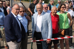 « Proposant des activités originales et ludiques que les jeunes n’ont pas l’habitude de pratiquer le reste de l’année, l’outil « Yonne Tour Sport » représente un excellent vecteur de cohésion sociale et de découverte des activités physiques. Un concept porté depuis 2005 par le Conseil départemental qui devrait avoir encore de beaux lendemains de l’avis du vice-président Pascal BOURGEOIS en charge des Sports (troisième en partant de la gauche)… ».