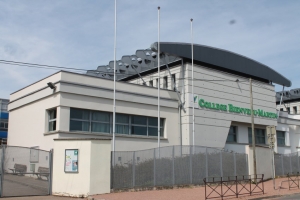 « Tel un serpent de mer, le dossier de fermeture ou non du collège Bienvenu-Martin refait surface en cette période de rentrée. Logique, car la clôture de l’établissement n’a pas encore été entérinée de manière officielle par le préfet de l’Yonne, seul à avoir la compétence pour le faire. De leur côté, Patrick GENDRAUD, président du Département, et Annie PARTOUCHE, inspectrice d’académie, travaillent de concert en privilégiant l’intérêt des élèves et se prononceront ce mois-ci… ».