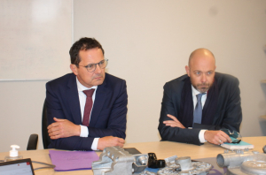 « Le nouveau président du Conseil régional de Bourgogne Franche-Comté Jérôme DURAIN a fait étape dans l’Yonne, ce mercredi. Tout d’abord à Auxerre où il a pu s’entretenir avec Grégory DORTE, président du Département. Puis à Joigny, à l’invitation de son vice-président Nicolas SORET, où il a pu visiter l’univers industriel de la société BAM. Un président territorial qui considère l’institution comme un ensemblier… ».