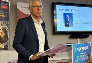 « Ne comprenant pas le paradoxe permanent que vit la France à propos de sa filière industrielle, Claude VAUCOULOUX s’est interrogé sur la filière : « nous glorifions l’industrie, nous la disons stratégique et vertueuse, indispensable au pays et dans le même temps, l’Etat la surtaxe, l’entrave et la décourage ! ». Un sacré paradoxe, en effet ! ».