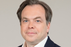 « A 45 ans, Ludovic GUILCHER, diplômé d’HEC Paris, pilote dorénavant la direction Grand Nord-Est de l’un des leaders mondiaux des télécommunications, le groupe ORANGE. Objectifs : poursuivre la politique de modernisation et de déploiement des offres de service de l’entreprise… ».