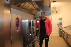 « Jamal AHIL découvre l’enseigne nationale O’ TACOS en dégustant leurs produits. Il en apprécie le concept. Souhaitant à son tour le développer à sa guise. Entrepreneur dans l’âme, le dirigeant Sénonais possède une autre affaire qui connaît de bons résultats dans le milieu de la remise en forme et du sport. Il n’est pas exclu que d’autres établissements voient le jour à moyenne échéance sur sa zone de chalandise au nord de l’Yonne ou en Seine-et-Marne… ».