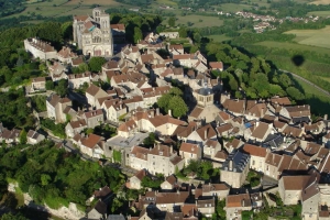 « Parmi les atouts incomparables que l’agence YONNE TOURISME mettra en évidence cette année au DEPTOUR : les charmes de la colline éternelle de Vézelay et sa richesse patrimoniale, des éléments reconnus universellement par l’UNESCO… ».