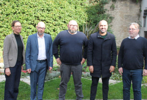 « Elle incarne le devenir de l’économie circulaire à l’échelle mondiale du fait de ses particularismes – le recyclage de la fibre polyamide contenue dans les collants -, la société ECOLLANT s’installe à Joigny dès le mois de janvier 2026 avec de réelles ambitions en matière de développement économique, d’attractivité et de création d’emplois. Une trentaine de postes à pourvoir d’ici cinq ans…de quoi satisfaire pleinement l’édile Nicolas SORET… ».