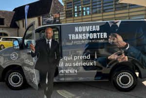 « Une journée au programme riche et convivial attendait les invités du lancement du nouveau « Transporter » de Volkswagen à la Cite des Climats et du Vin de Chablis il y a quelques jours. Dont une représentation de l’égérie de ce modèle, le comédien Jason STATHAM ! ».